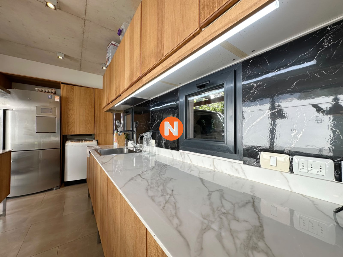 Casa Ref.225768 - Excelente propiedad en Venta de 4 dormitorios en Pinares, Punta del Este.