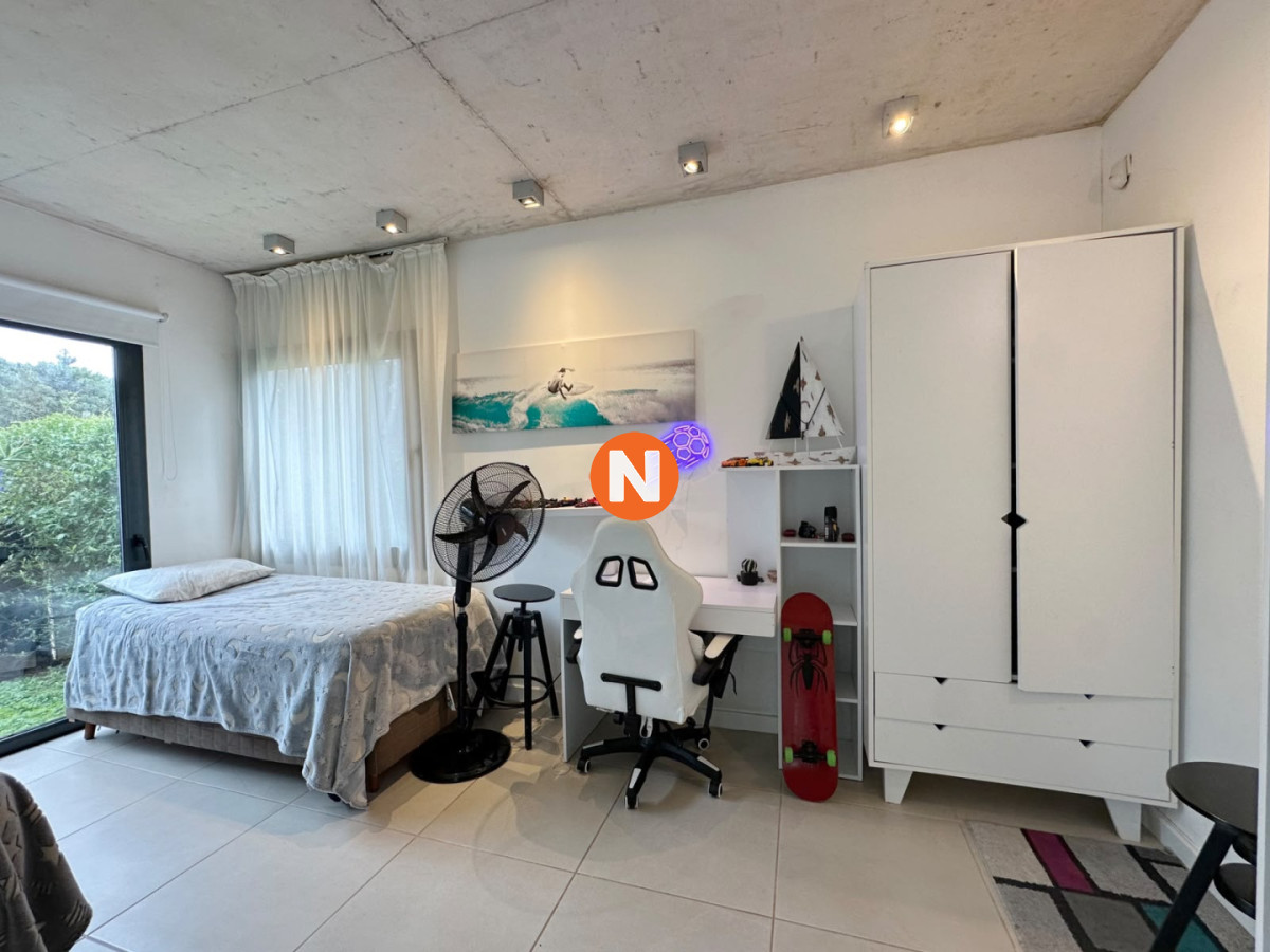 Casa Ref.225768 - Excelente propiedad en Venta de 4 dormitorios en Pinares, Punta del Este.