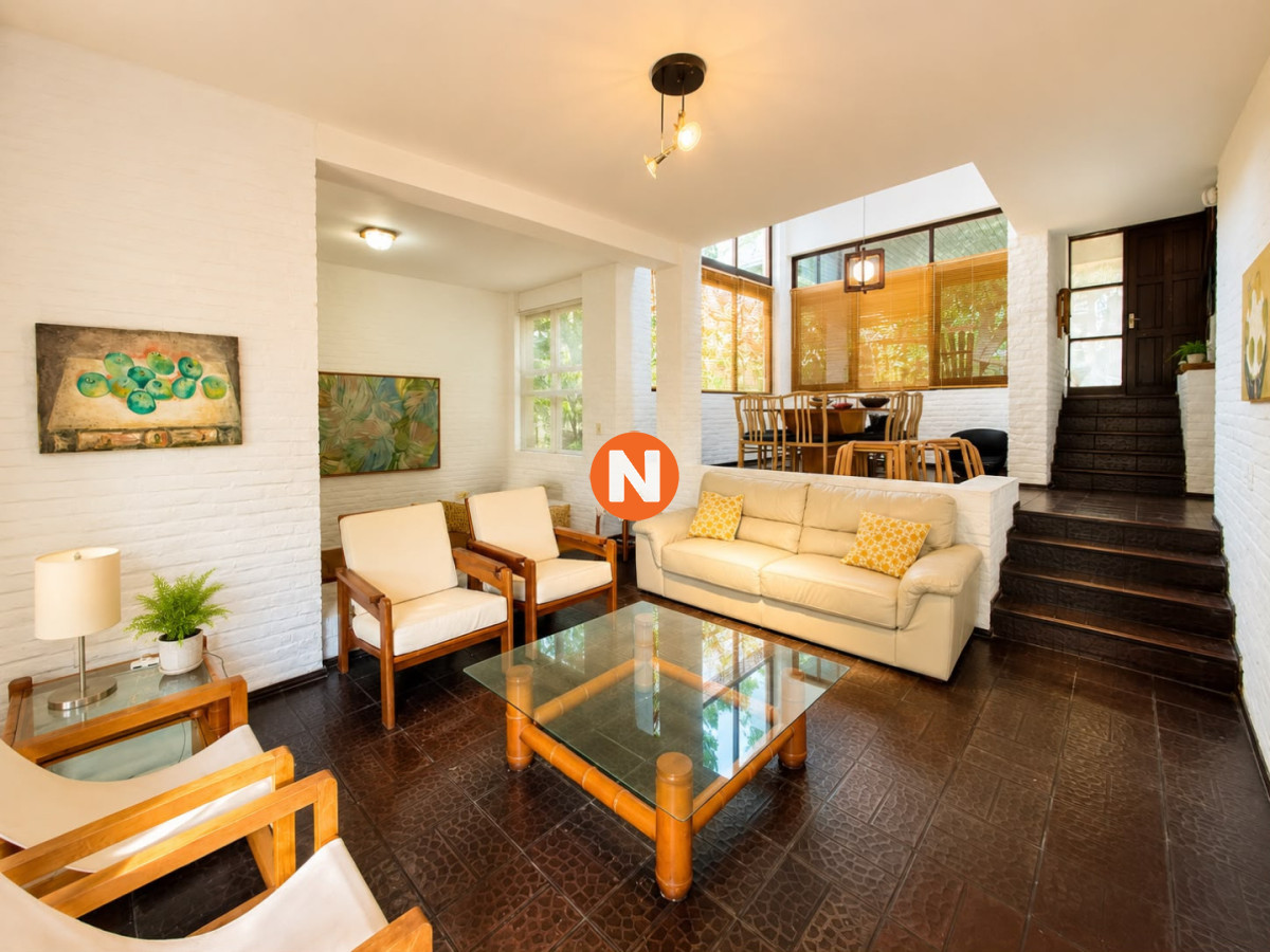 Casa Ref.225787 - Casa en Venta de 3 Dormitorios en Playa Mansa, Punta del Este