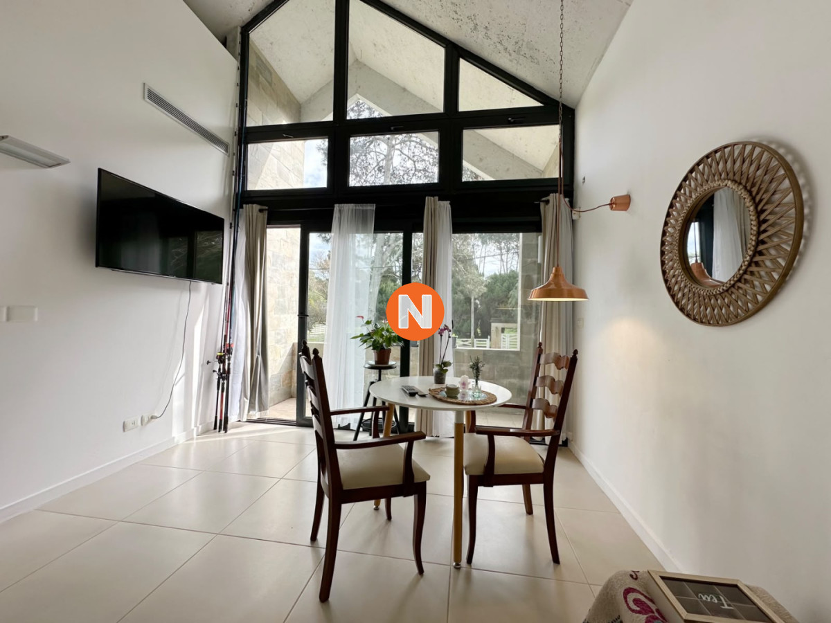 Casa Ref.225768 - Excelente propiedad en Venta de 4 dormitorios en Pinares, Punta del Este.