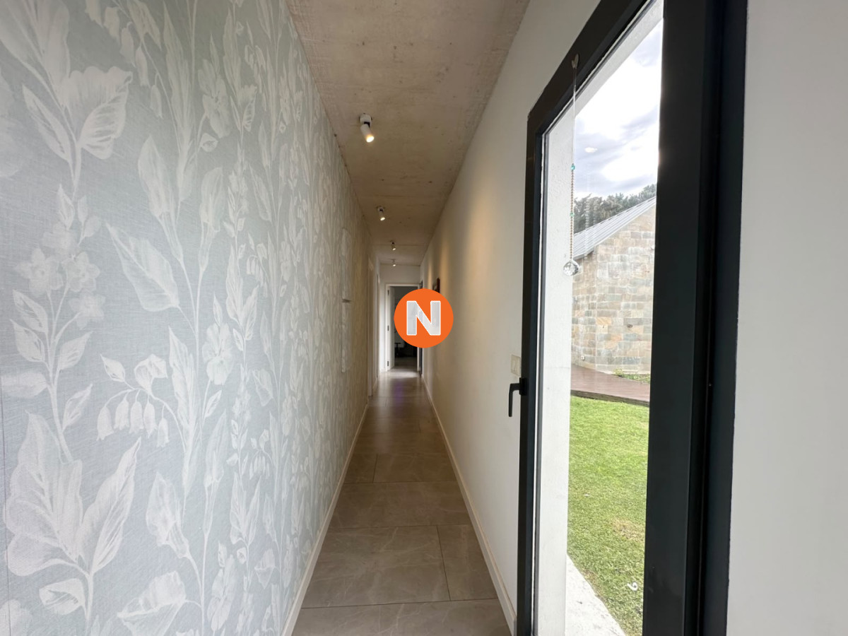 Casa Ref.225768 - Excelente propiedad en Venta de 4 dormitorios en Pinares, Punta del Este.