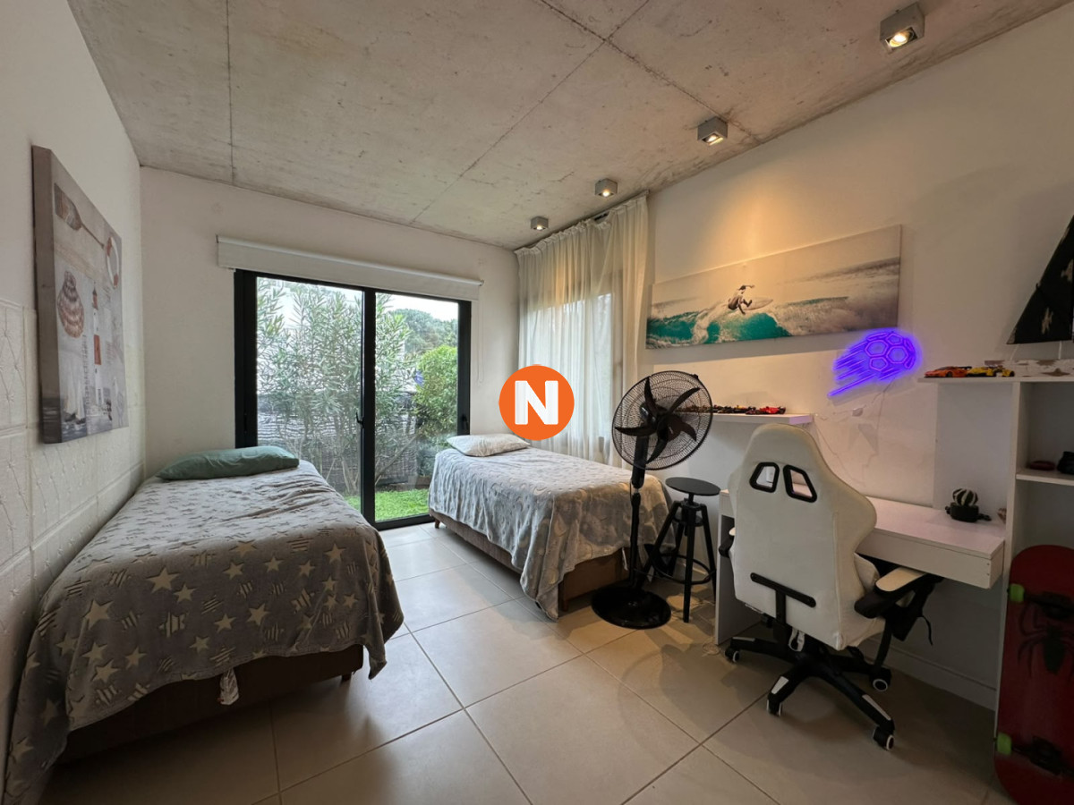 Casa Ref.225768 - Excelente propiedad en Venta de 4 dormitorios en Pinares, Punta del Este.