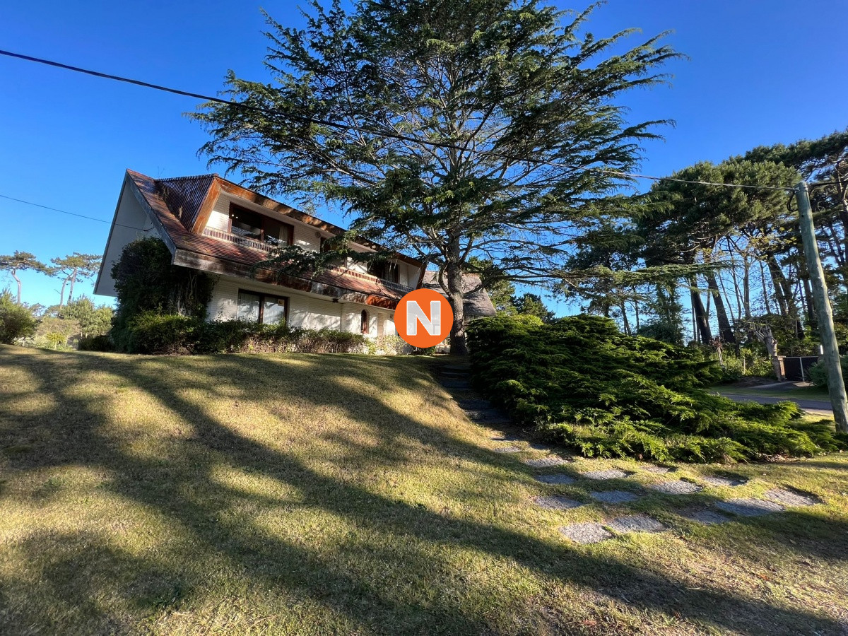 Casa Ref.225696 - Casa de 4 dormitorios en venta en Lugano, Punta del Este.