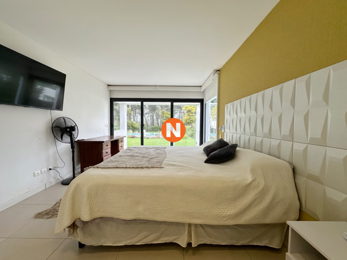 Casa Ref.225768 - Excelente propiedad en Venta de 4 dormitorios en Pinares, Punta del Este.