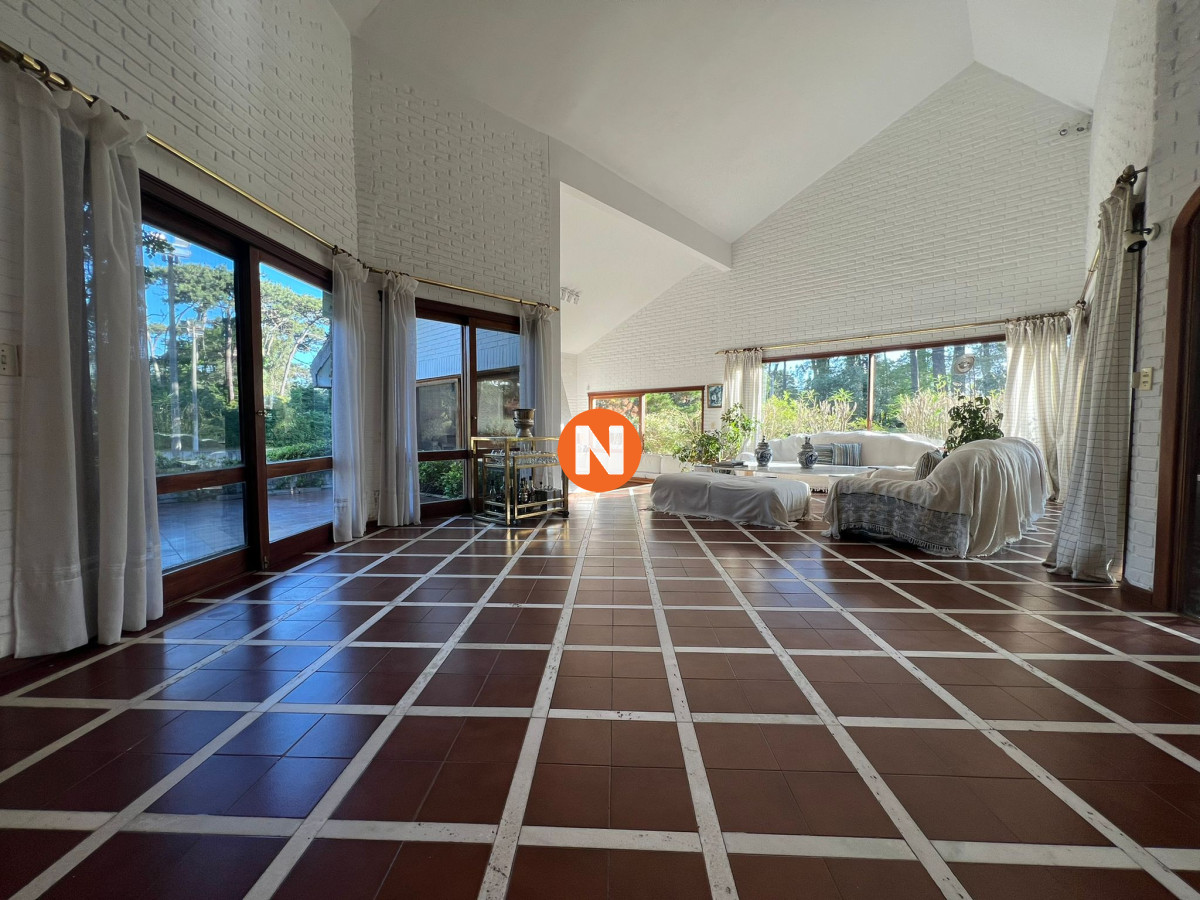 Casa Ref.225696 - Casa de 4 dormitorios en venta en Lugano, Punta del Este.