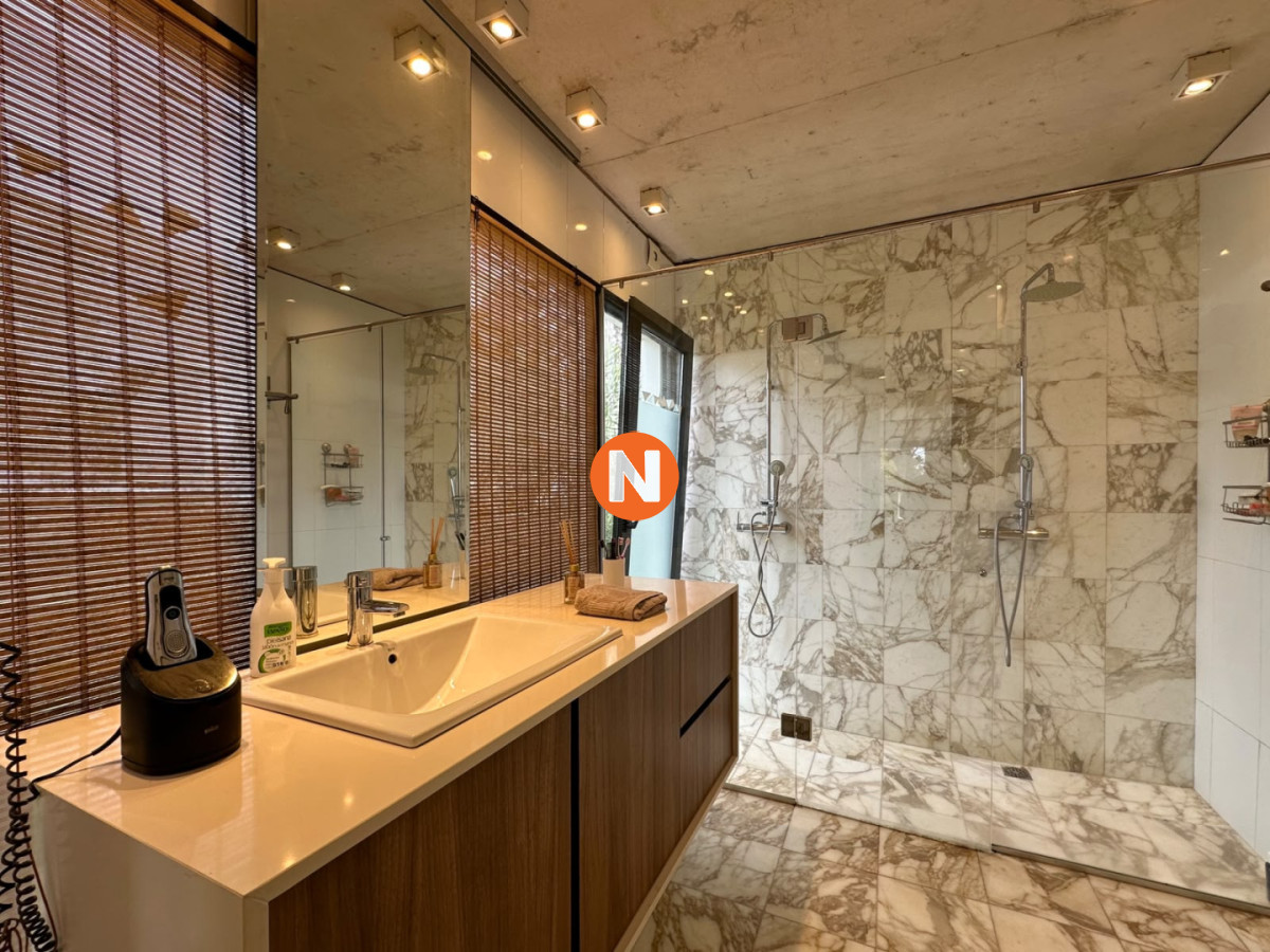 Casa Ref.225768 - Excelente propiedad en Venta de 4 dormitorios en Pinares, Punta del Este.