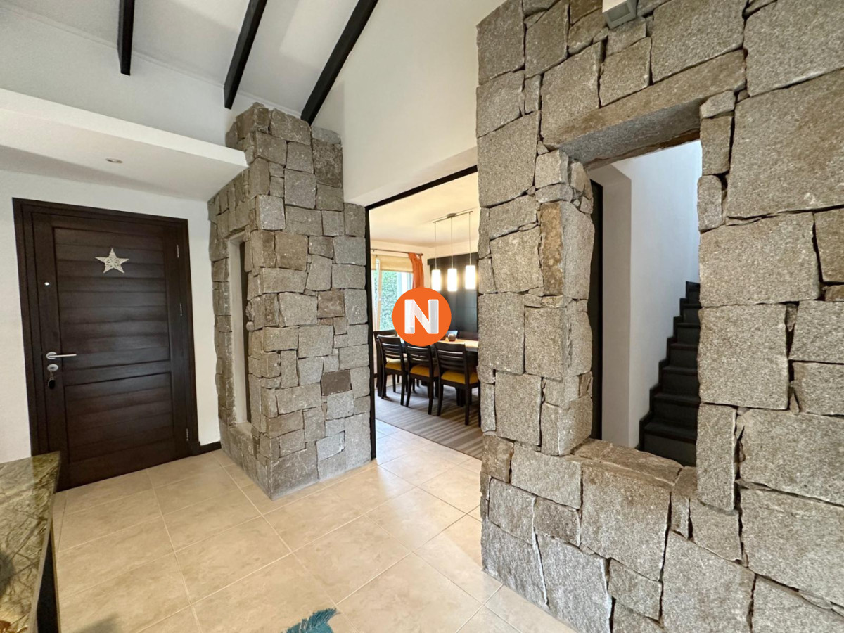 Casa Ref.225358 - Casa en Venta de 3 Dormitorios en Punta del Este, Zona Colegios