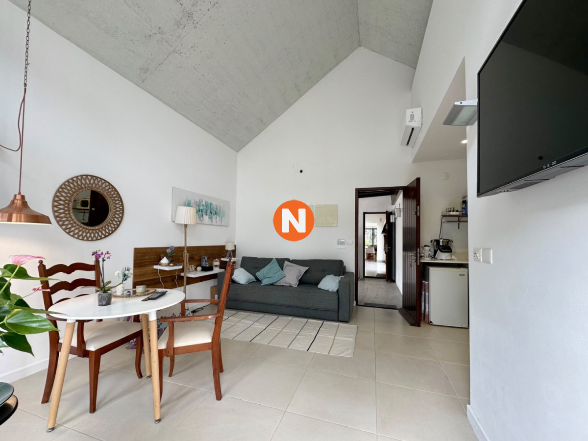 Casa Ref.225768 - Excelente propiedad en Venta de 4 dormitorios en Pinares, Punta del Este.