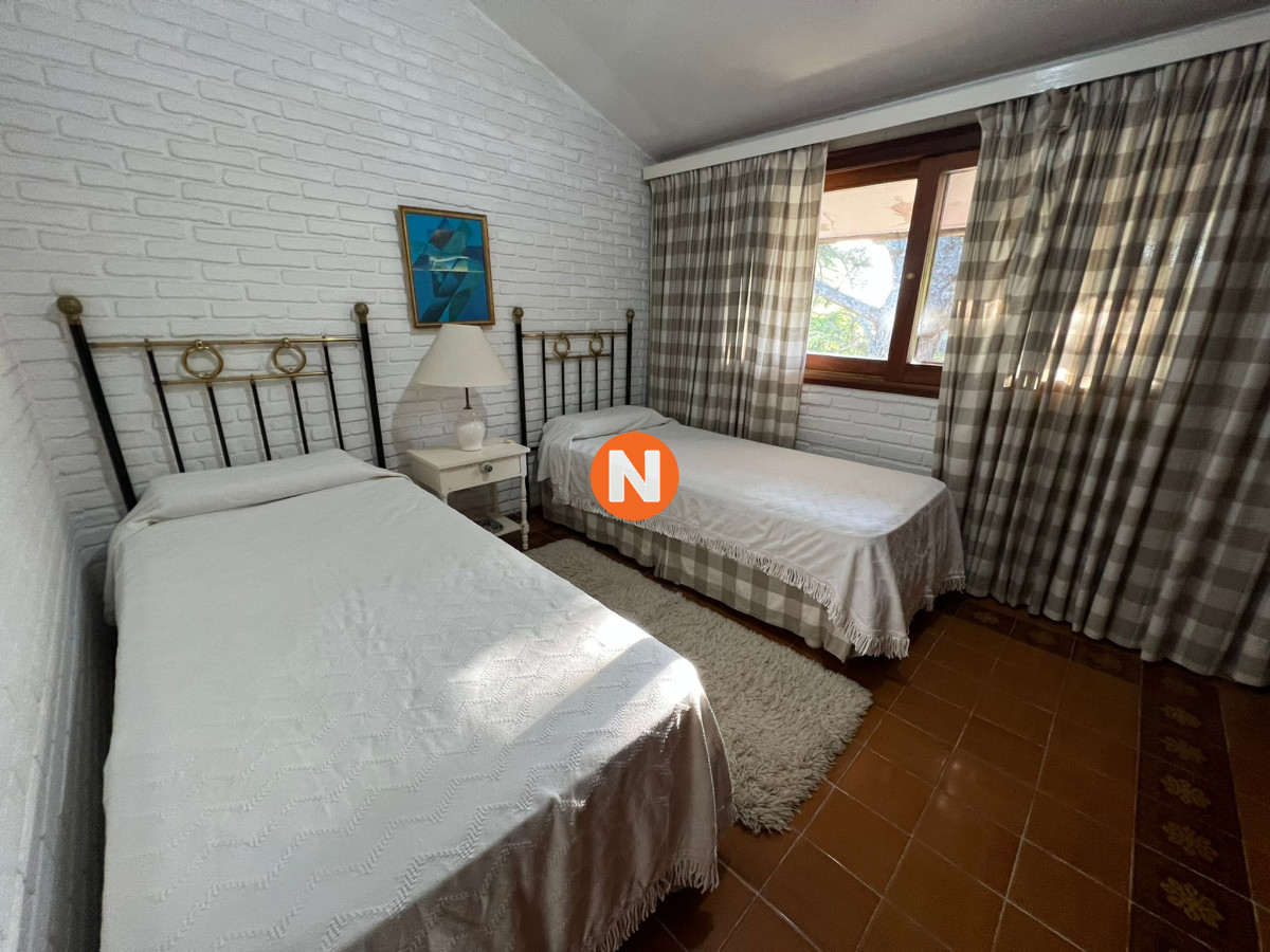 Casa Ref.225696 - Casa de 4 dormitorios en venta en Lugano, Punta del Este.