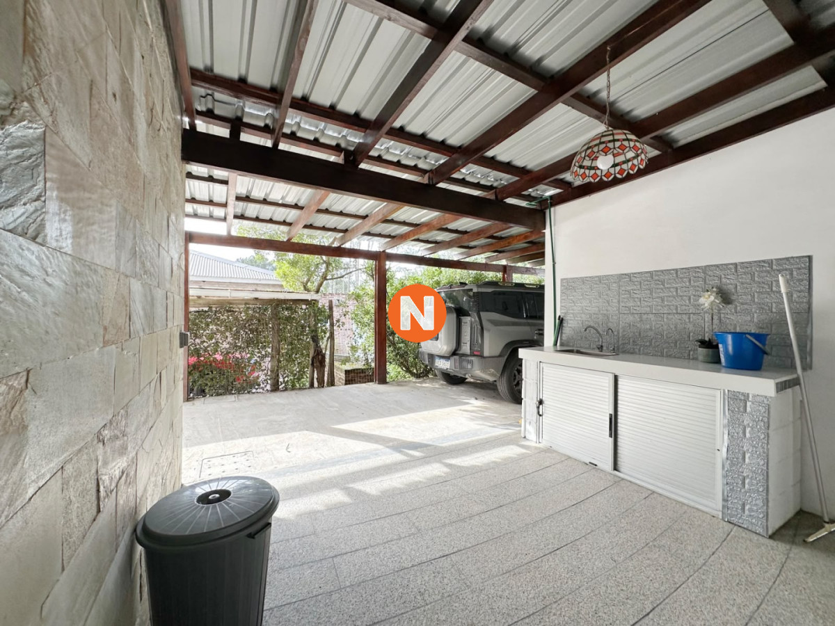 Casa Ref.225768 - Excelente propiedad en Venta de 4 dormitorios en Pinares, Punta del Este.