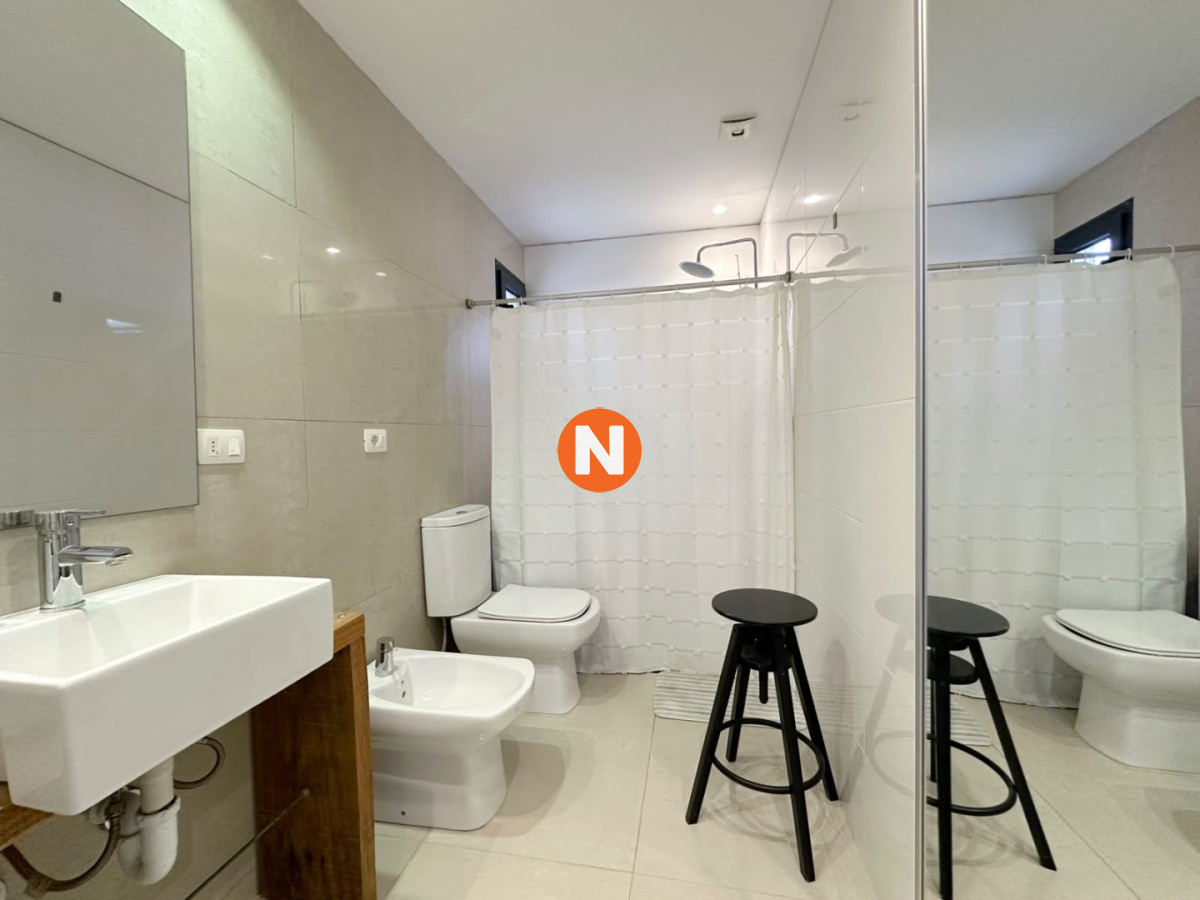 Casa Ref.225768 - Excelente propiedad en Venta de 4 dormitorios en Pinares, Punta del Este.