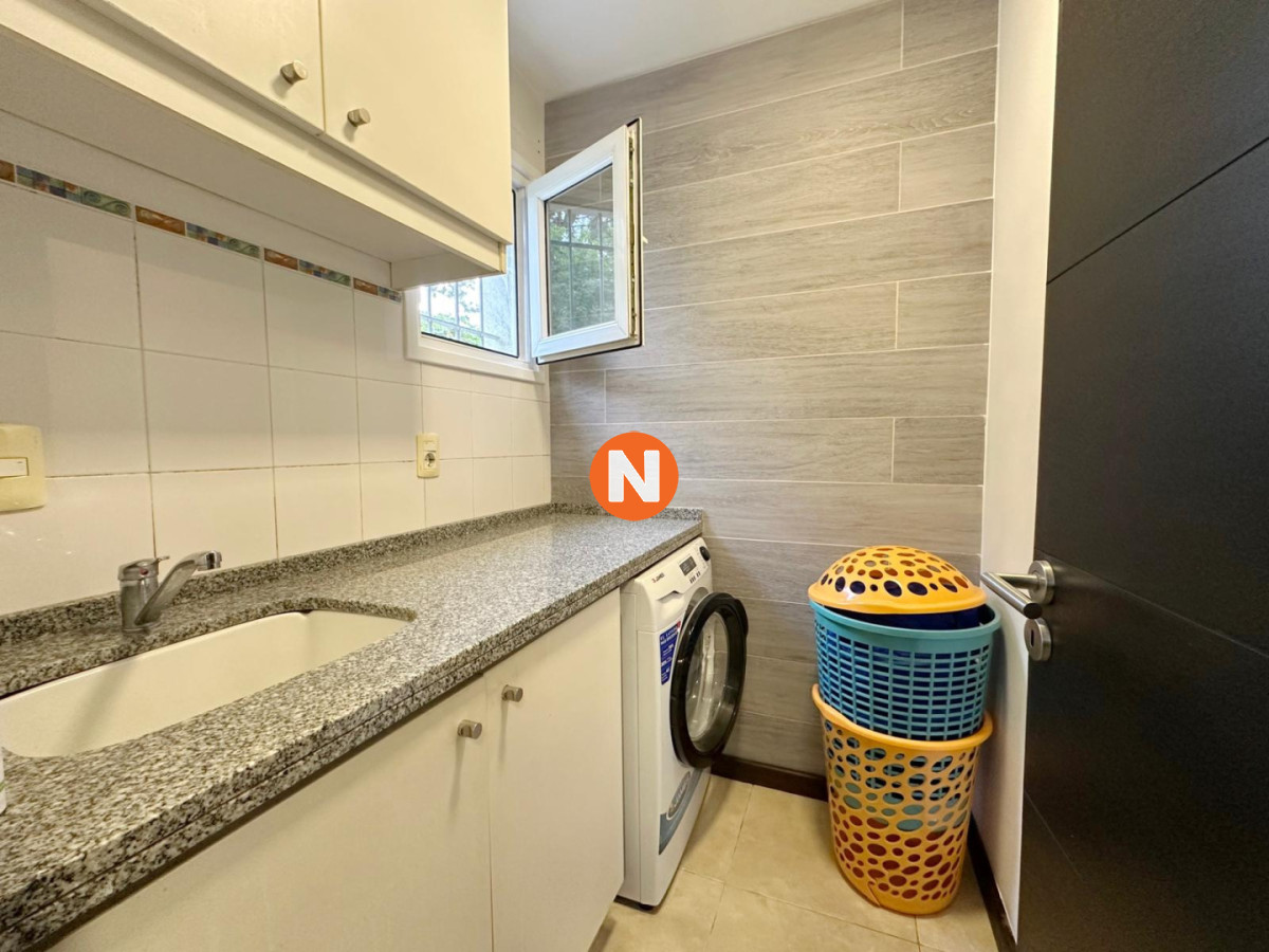 Casa Ref.225358 - Casa en Venta de 3 Dormitorios en Punta del Este, Zona Colegios
