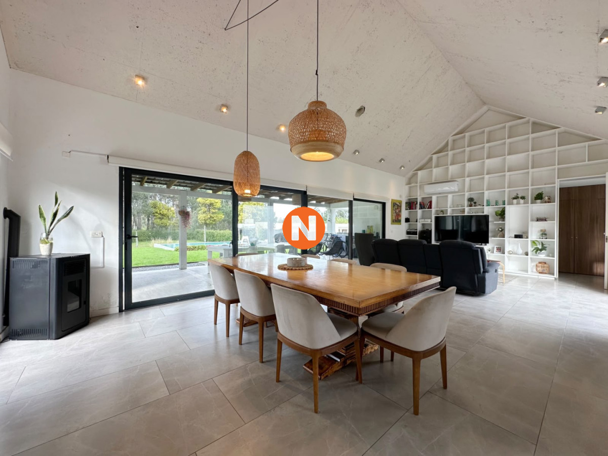 Casa Ref.225768 - Excelente propiedad en Venta de 4 dormitorios en Pinares, Punta del Este.