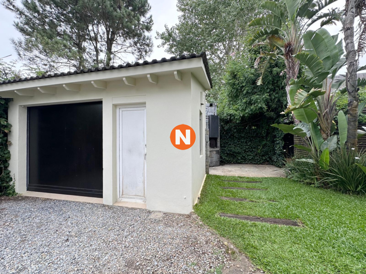 Casa Ref.225358 - Casa en Venta de 3 Dormitorios en Punta del Este, Zona Colegios