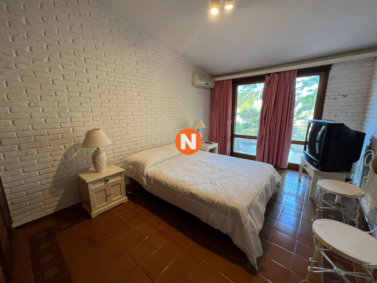 Casa Ref.225696 - Casa de 4 dormitorios en venta en Lugano, Punta del Este.