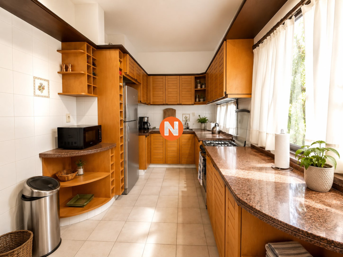 Casa Ref.225787 - Casa en Venta de 3 Dormitorios en Playa Mansa, Punta del Este