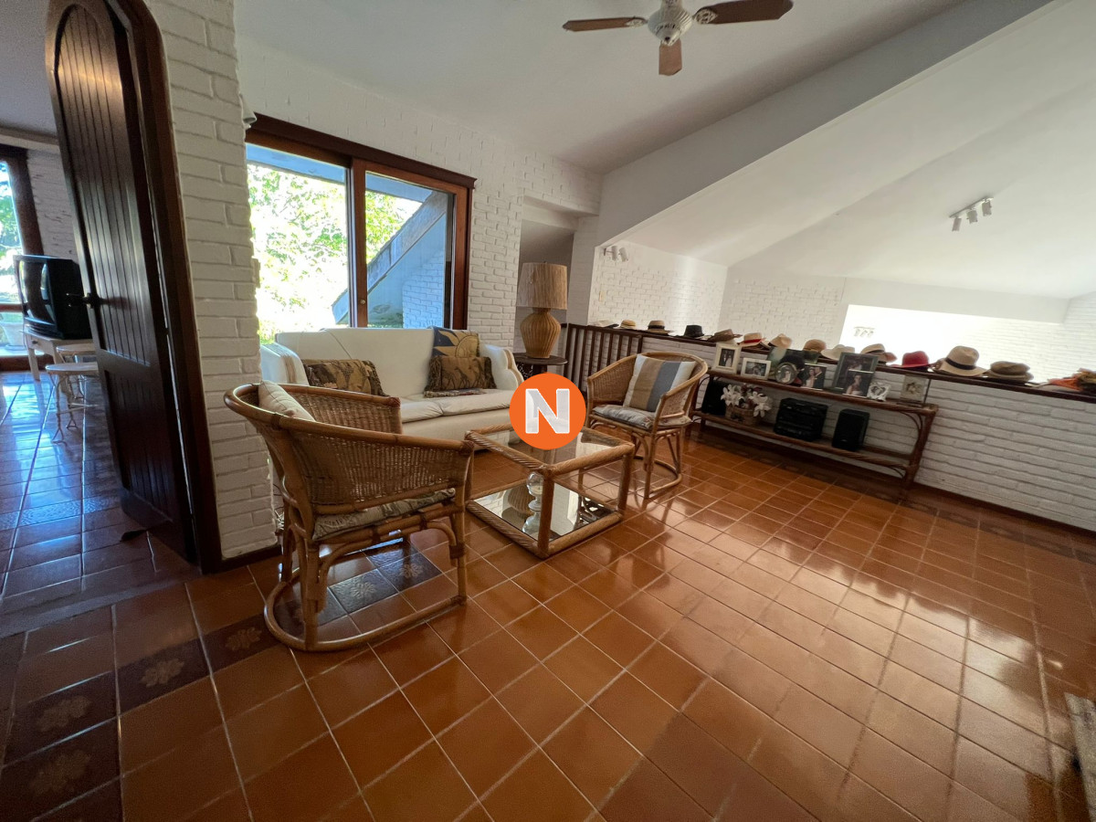Casa Ref.225696 - Casa de 4 dormitorios en venta en Lugano, Punta del Este.
