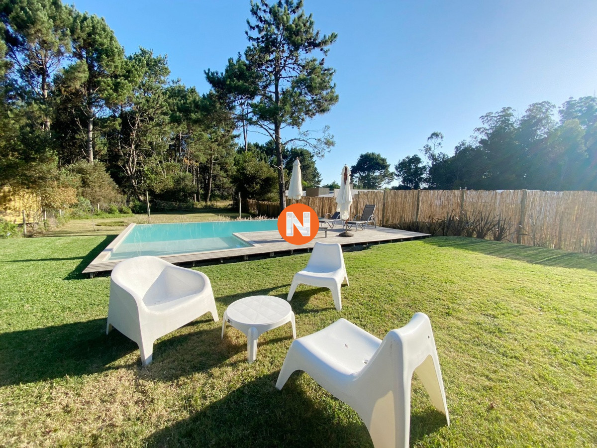 Casa Ref.225768 - Excelente propiedad en Venta de 4 dormitorios en Pinares, Punta del Este.