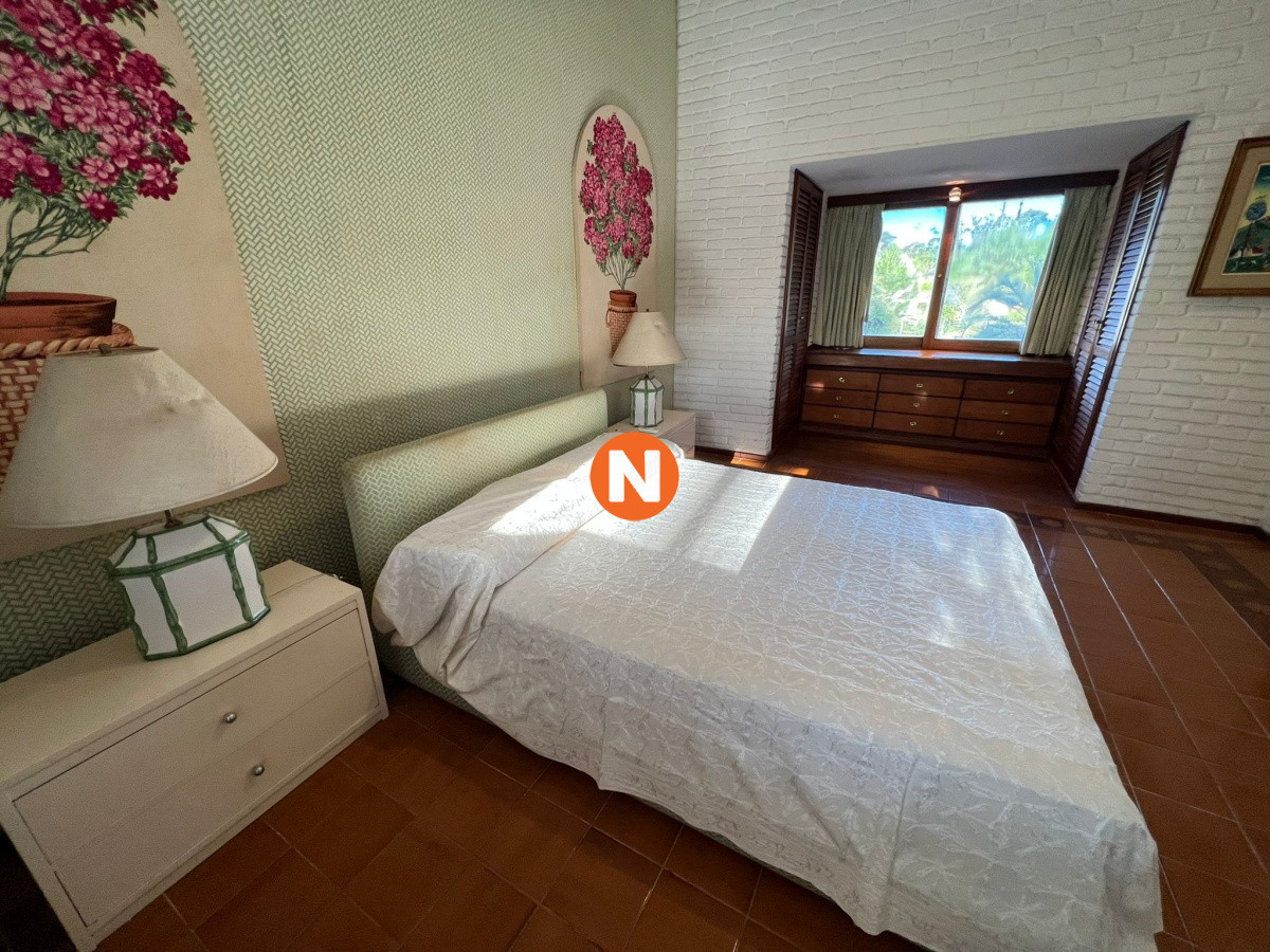 Casa Ref.225696 - Casa de 4 dormitorios en venta en Lugano, Punta del Este.