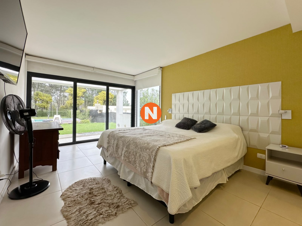 Casa Ref.225768 - Excelente propiedad en Venta de 4 dormitorios en Pinares, Punta del Este.
