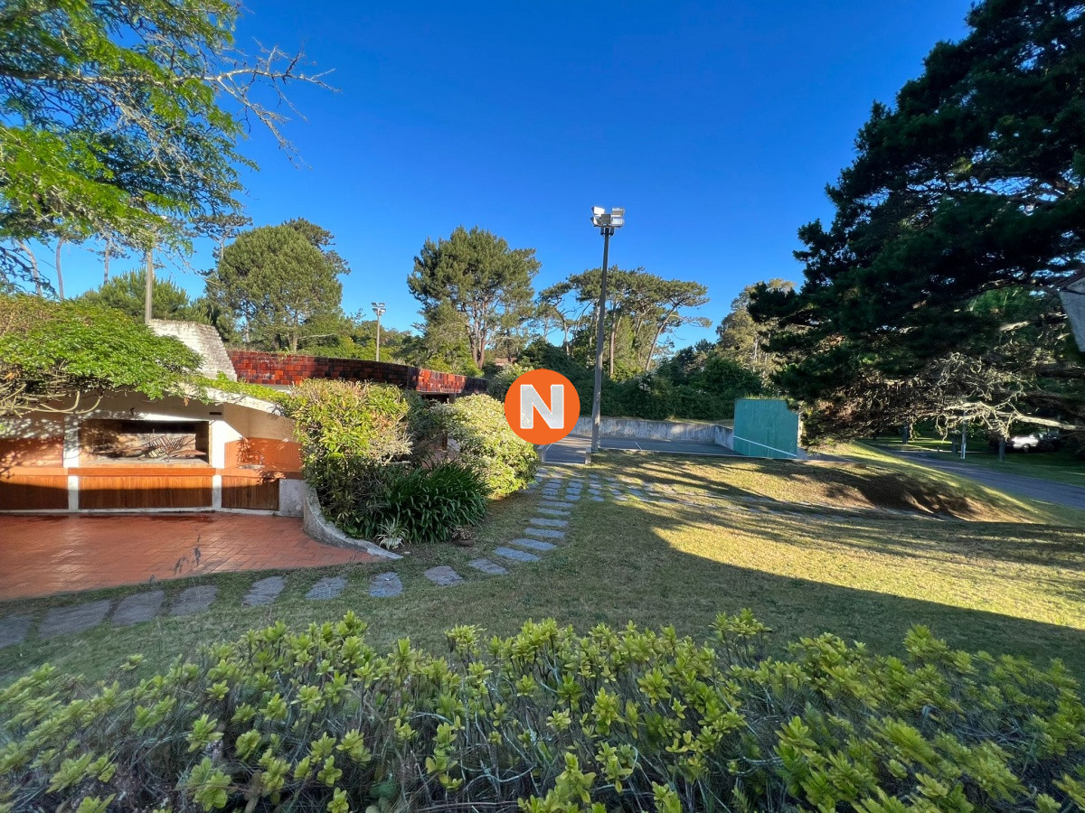 Casa Ref.225696 - Casa de 4 dormitorios en venta en Lugano, Punta del Este.