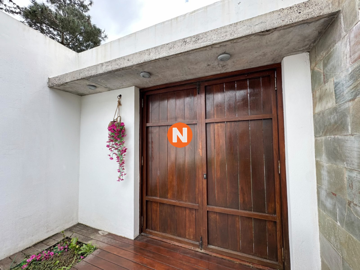 Casa Ref.225768 - Excelente propiedad en Venta de 4 dormitorios en Pinares, Punta del Este.