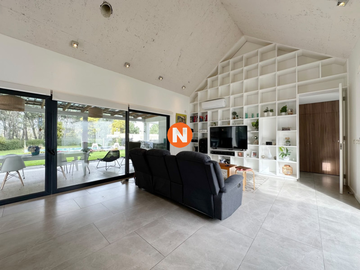 Casa Ref.225768 - Excelente propiedad en Venta de 4 dormitorios en Pinares, Punta del Este.