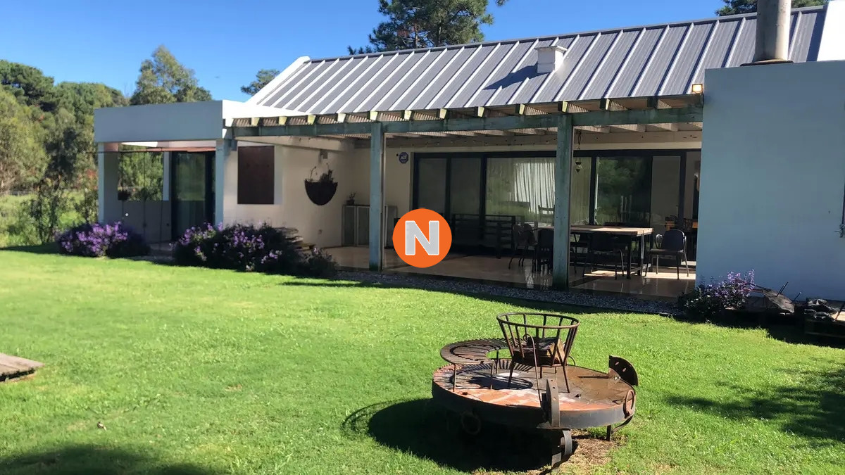 Casa Ref.225768 - Excelente propiedad en Venta de 4 dormitorios en Pinares, Punta del Este.
