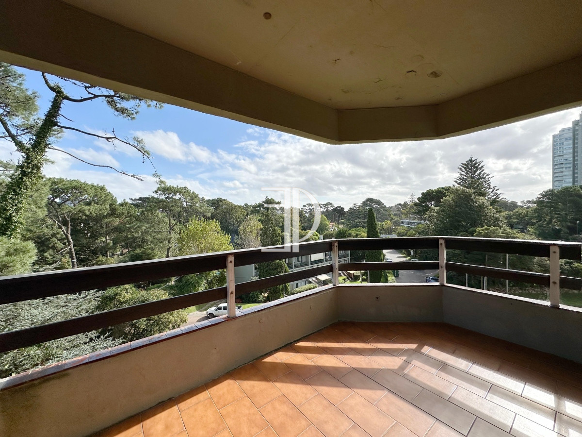 Apartamento ID.405 - Departamento de 3 dormitorios mas dependencia de servicio en edificio Bora Bora, Roosevelt Punta del Este