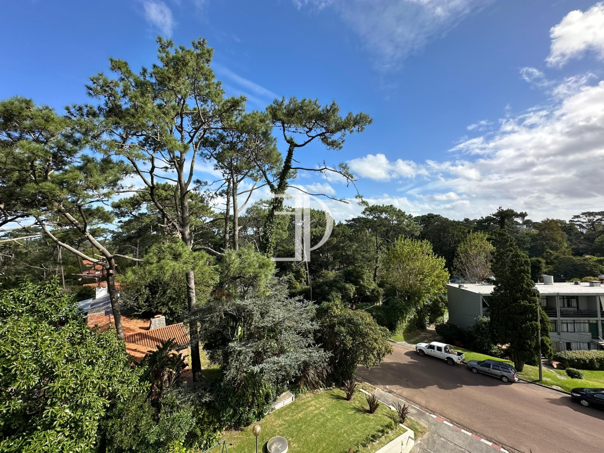 Apartamento ID.405 - Departamento de 3 dormitorios mas dependencia de servicio en edificio Bora Bora, Roosevelt Punta del Este