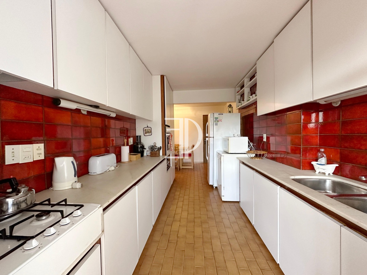 Apartamento ID.405 - Departamento de 3 dormitorios mas dependencia de servicio en edificio Bora Bora, Roosevelt Punta del Este