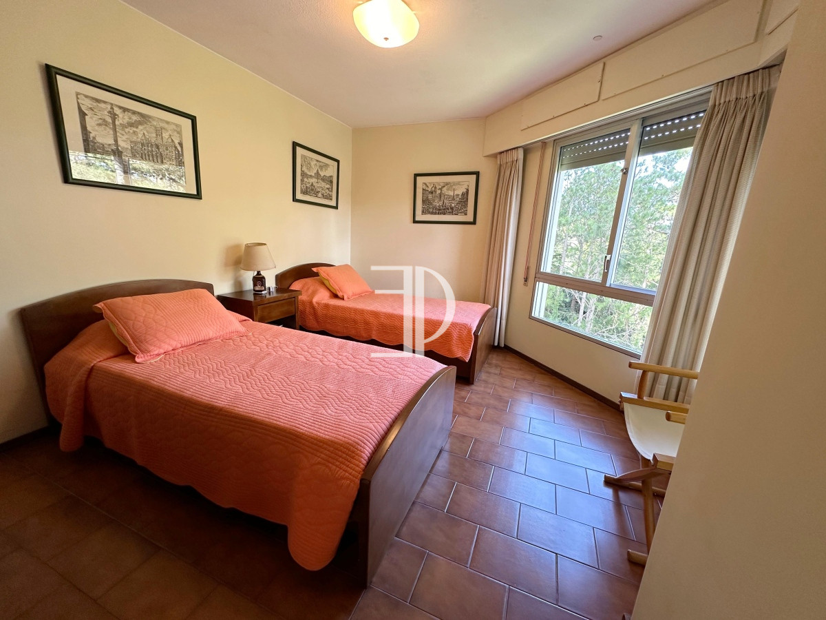 Apartamento ID.405 - Departamento de 3 dormitorios mas dependencia de servicio en edificio Bora Bora, Roosevelt Punta del Este