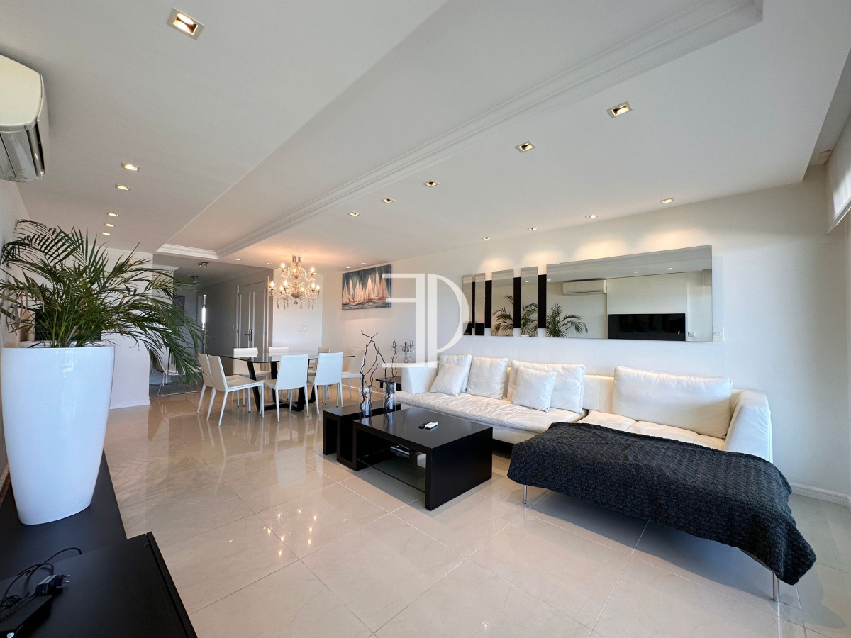 Apartamento ID.1120 - Apartamento en venta de 3 dormitorios en torre Imperiale, Punta del Este.