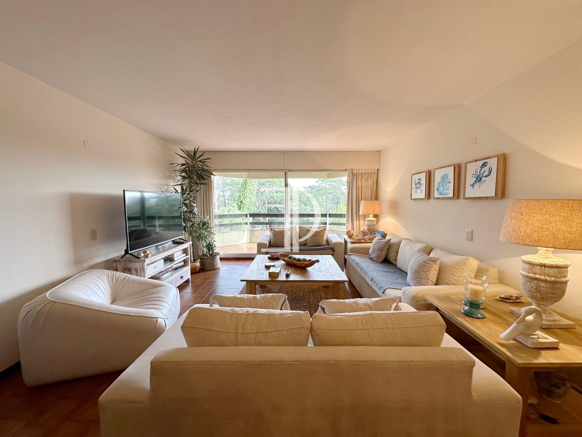 Apartamento ID.405 - Departamento de 3 dormitorios mas dependencia de servicio en edificio Bora Bora, Roosevelt Punta del Este