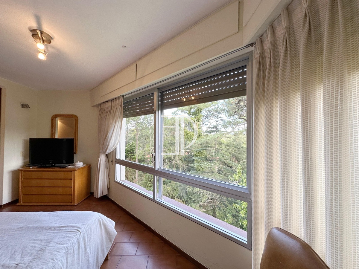 Apartamento ID.405 - Departamento de 3 dormitorios mas dependencia de servicio en edificio Bora Bora, Roosevelt Punta del Este