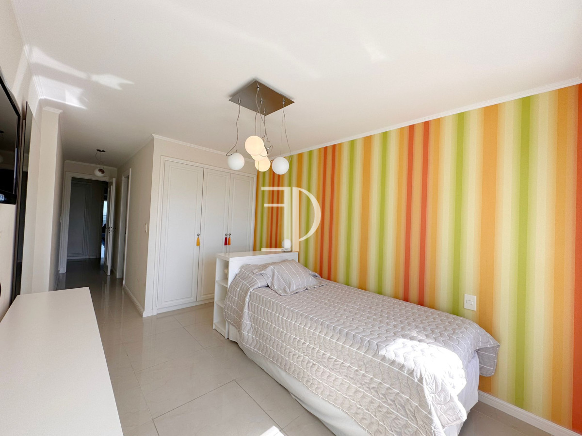 Apartamento ID.1120 - Apartamento en venta de 3 dormitorios en torre Imperiale, Punta del Este.