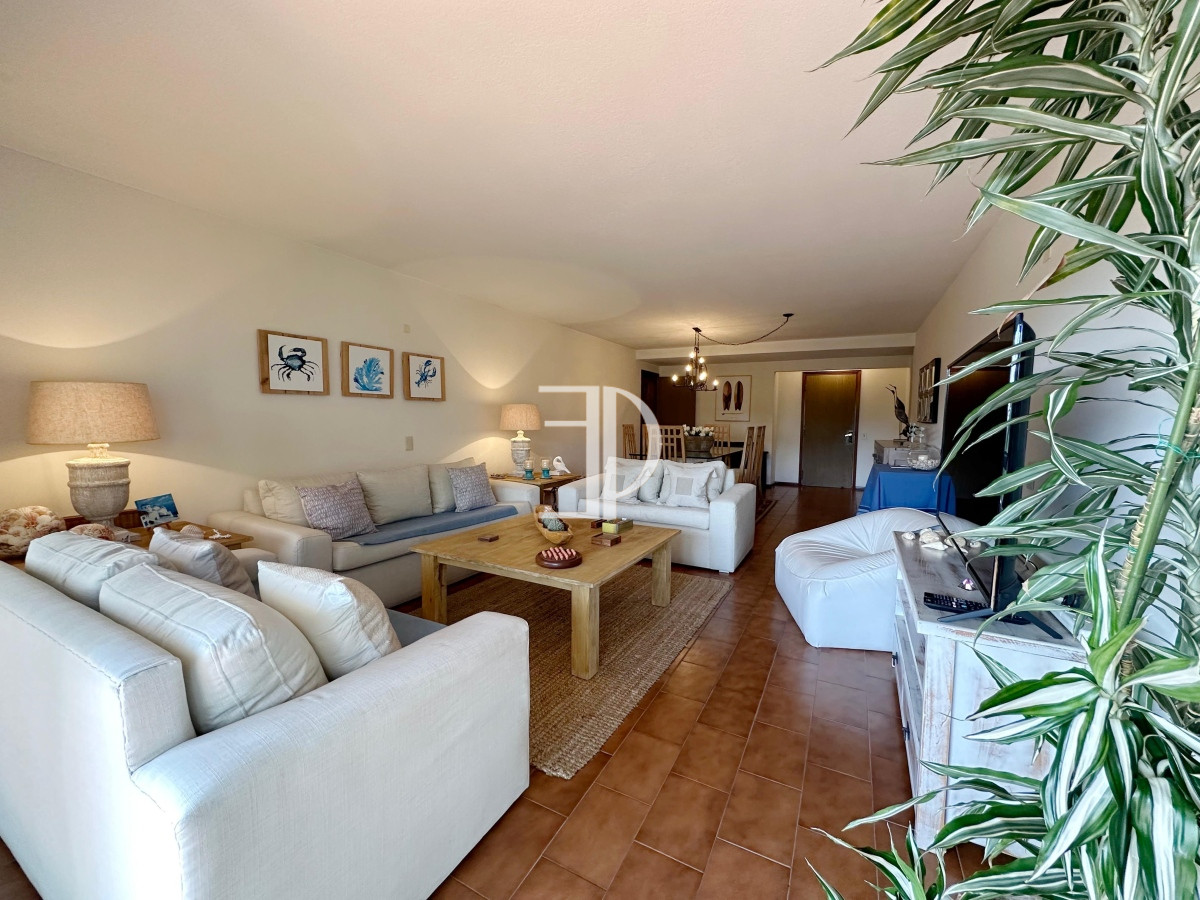 Apartamento ID.405 - Departamento de 3 dormitorios mas dependencia de servicio en edificio Bora Bora, Roosevelt Punta del Este