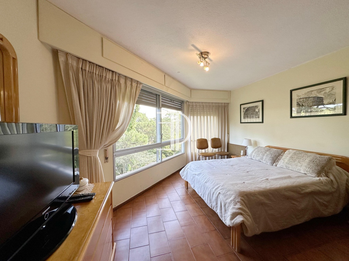 Apartamento ID.405 - Departamento de 3 dormitorios mas dependencia de servicio en edificio Bora Bora, Roosevelt Punta del Este