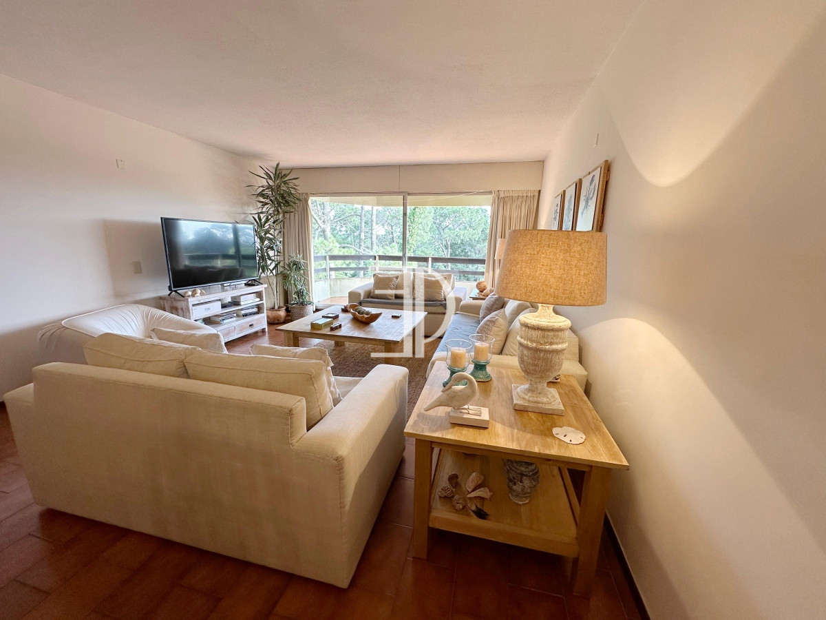Apartamento ID.405 - Departamento de 3 dormitorios mas dependencia de servicio en edificio Bora Bora, Roosevelt Punta del Este