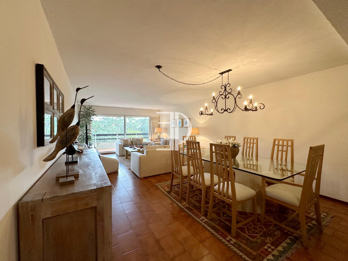 Apartamento ID.405 - Departamento de 3 dormitorios mas dependencia de servicio en edificio Bora Bora, Roosevelt Punta del Este