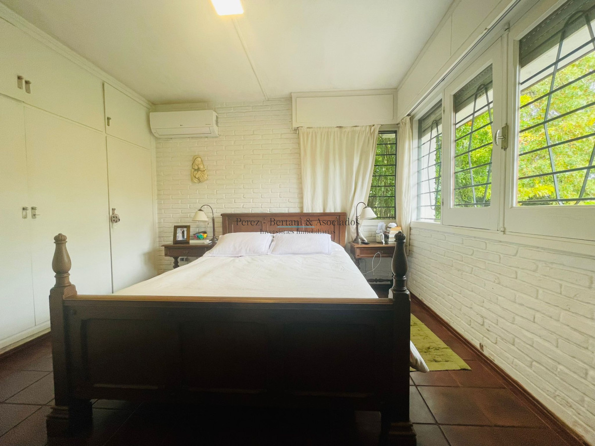 Casa ID.240 - Casa en Venta de 2 Dormitorios en Pinares, Punta del Este