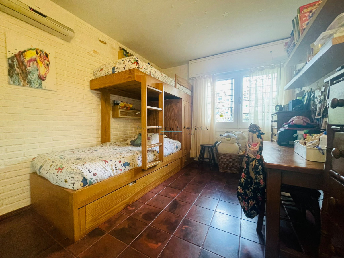 Casa ID.240 - Casa en Venta de 2 Dormitorios en Pinares, Punta del Este