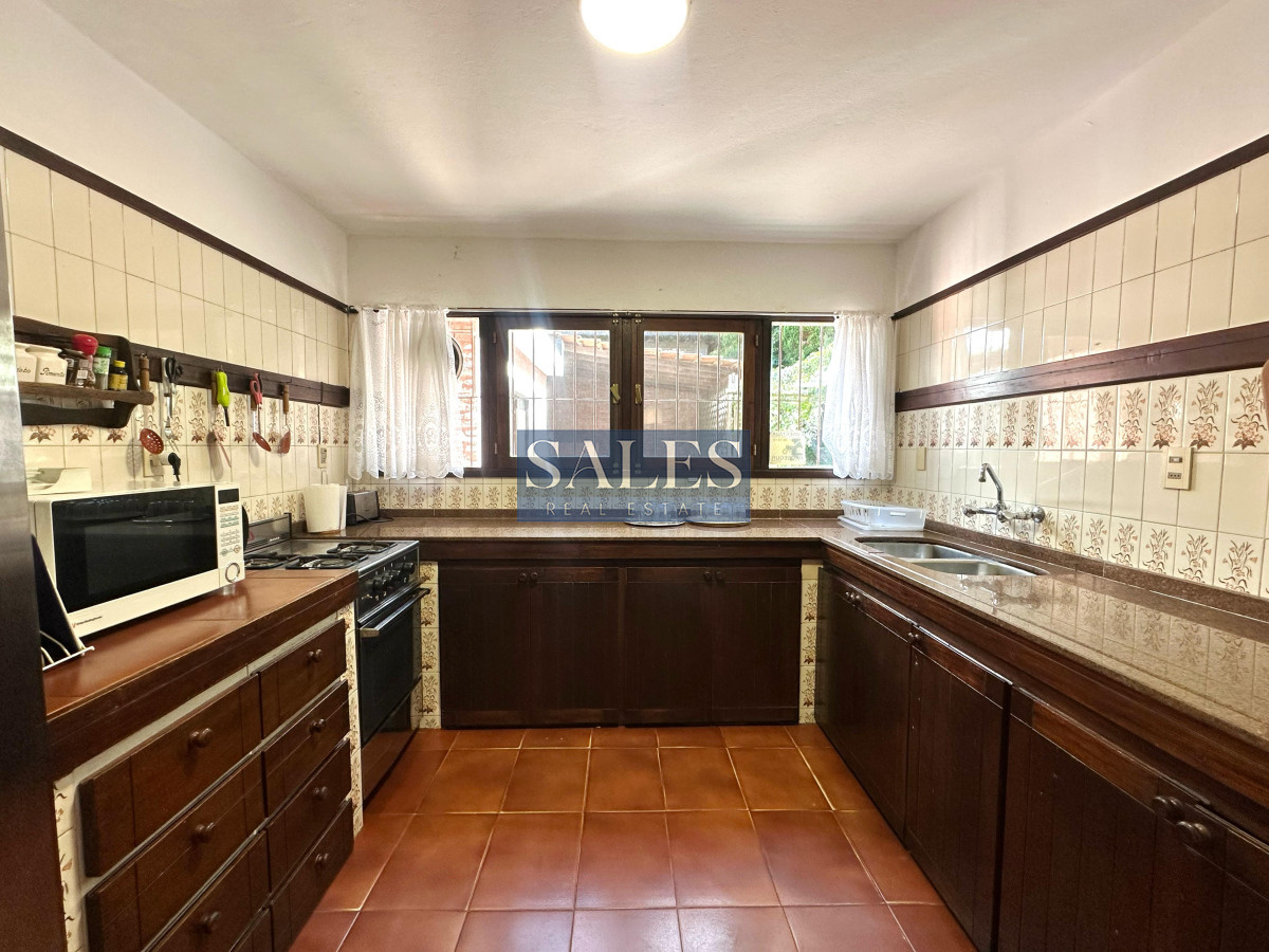 Casa ID.1420 - Casa en venta de 4 Dormitorios ubicada en Cantegril, Punta del Este