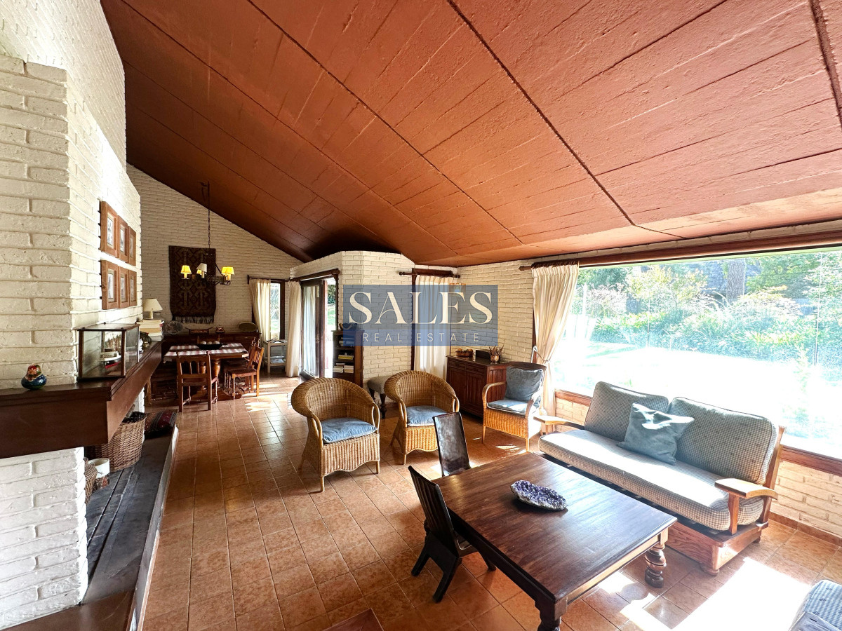 Casa ID.1420 - Casa en venta de 4 Dormitorios ubicada en Cantegril, Punta del Este