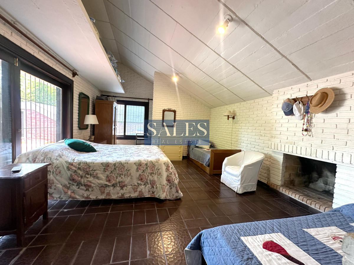 Casa ID.1420 - Casa en venta de 4 Dormitorios ubicada en Cantegril, Punta del Este