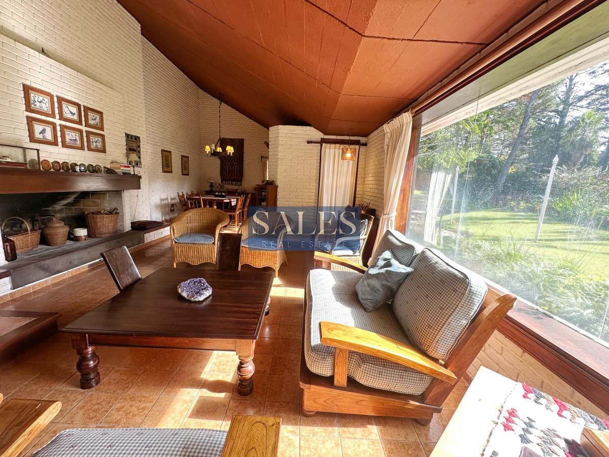 Casa ID.1420 - Casa en venta de 4 Dormitorios ubicada en Cantegril, Punta del Este