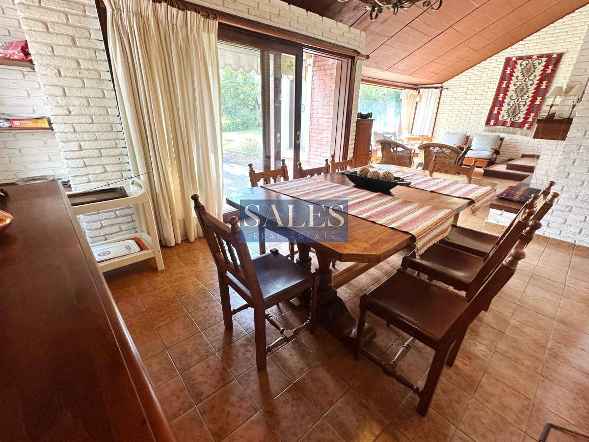 Casa ID.1420 - Casa en venta de 4 Dormitorios ubicada en Cantegril, Punta del Este