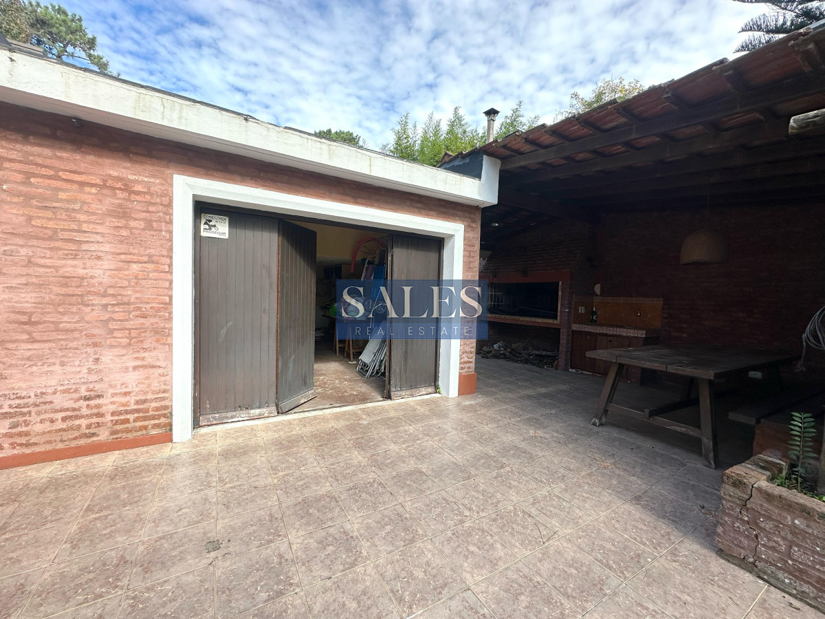 Casa ID.1420 - Casa en venta de 4 Dormitorios ubicada en Cantegril, Punta del Este