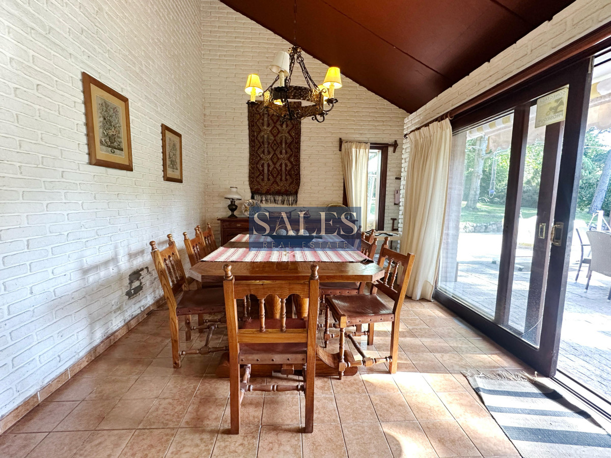Casa ID.1420 - Casa en venta de 4 Dormitorios ubicada en Cantegril, Punta del Este
