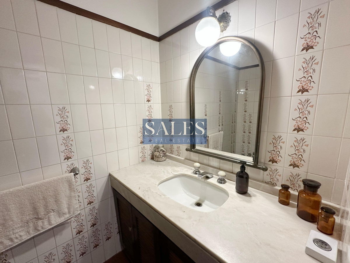 Casa ID.1420 - Casa en venta de 4 Dormitorios ubicada en Cantegril, Punta del Este